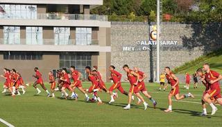 Galatasaray, yeni sezon hazırlıklarını s&uuml;rd&uuml;rd&uuml;
