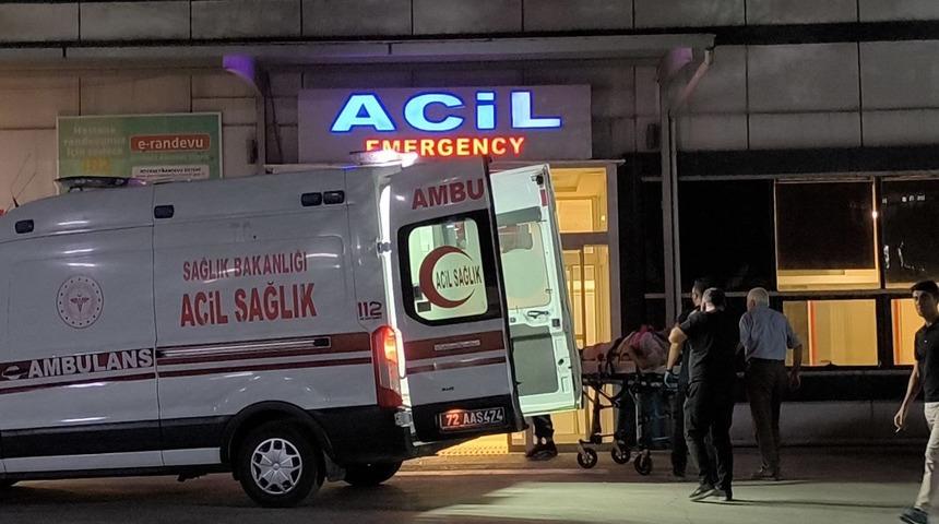 Hasankeyf T&uuml;neli girişinde feci kaza: 12 yaralı