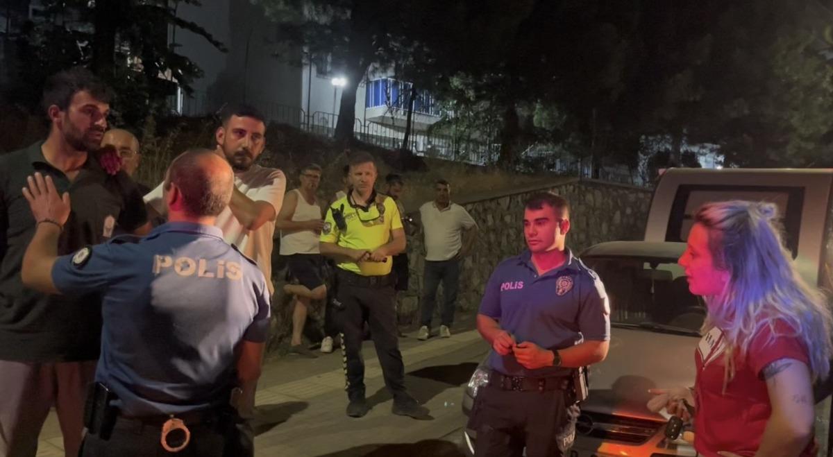 Alkollü sürücü mahalleyi birbirine kattı! Aracına çarptığı kişiyi polisin yanında tehdit etti 1