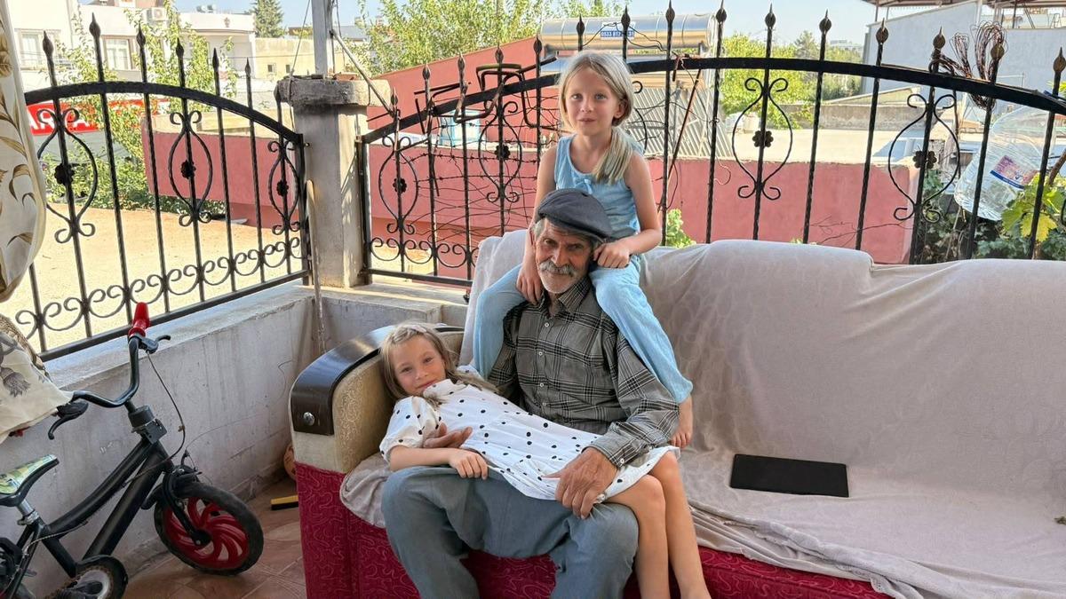 T&uuml;rkiye yi kendine hayran bırakan aile komşuları tarafından dolandırılmış 5