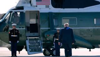 Trump, faciayı kıl payı atlattı! Havada panik anları