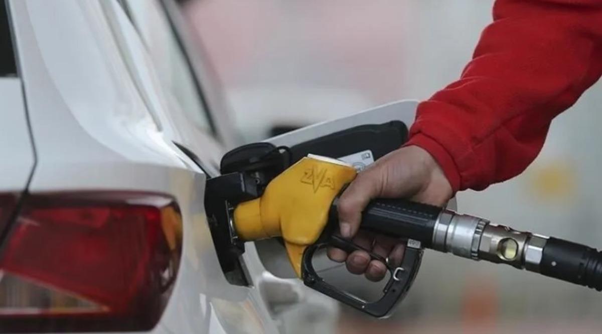 Benzine indirim göründü! Pompaya yansıyacak mı? 3
