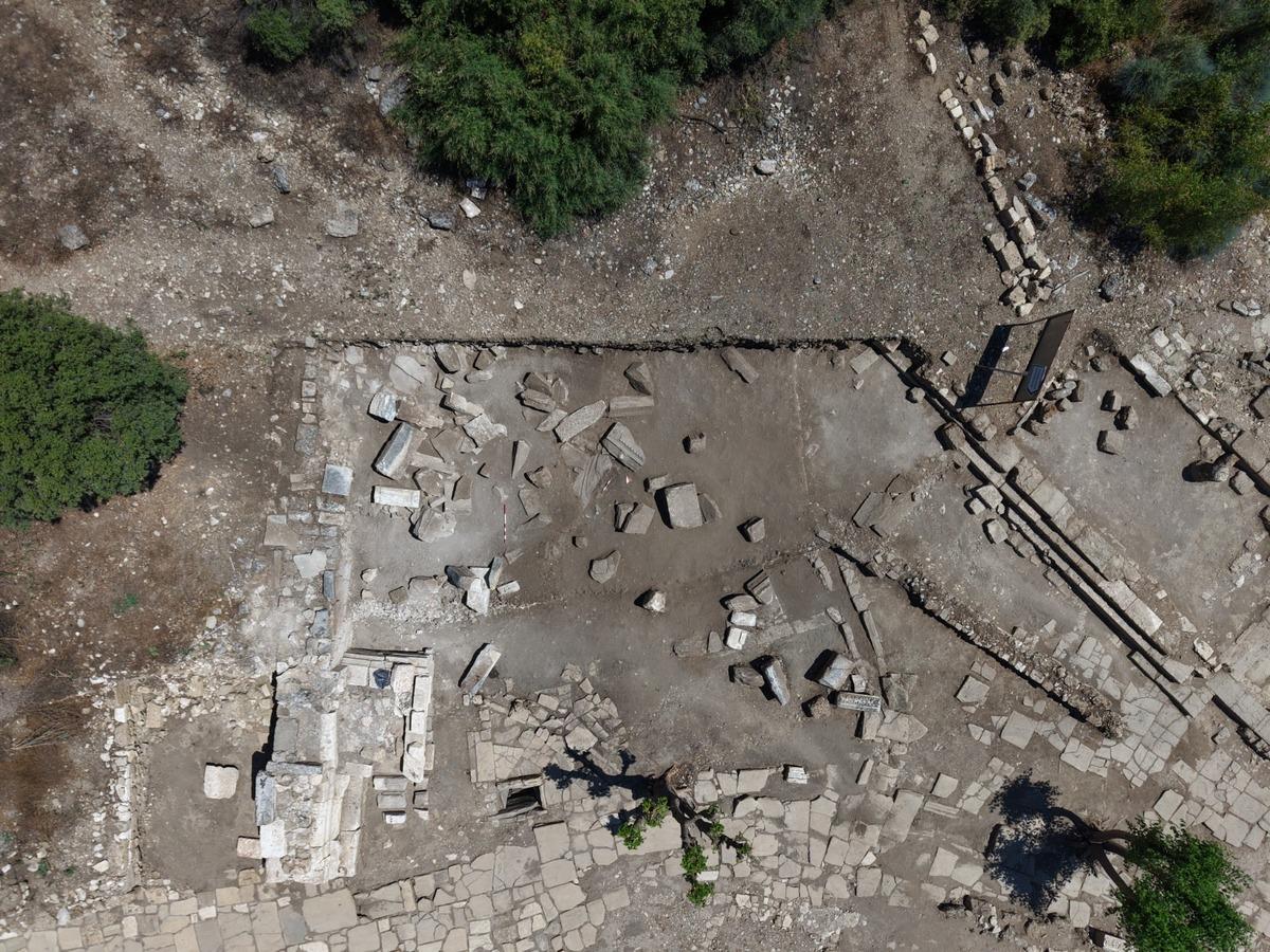 Aspendos’ta şifanın 1800 yıllık dev heykeli gün yüzüne çıktı 4