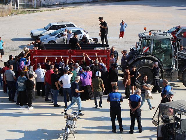 150 bin TL'lik &uuml;r&uuml;n&uuml; bedava dağıttı: Kapış kapış gitti