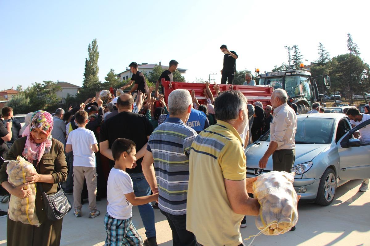150 bin TL lik ürünü bedava dağıttı: Kapış kapış gitti 1