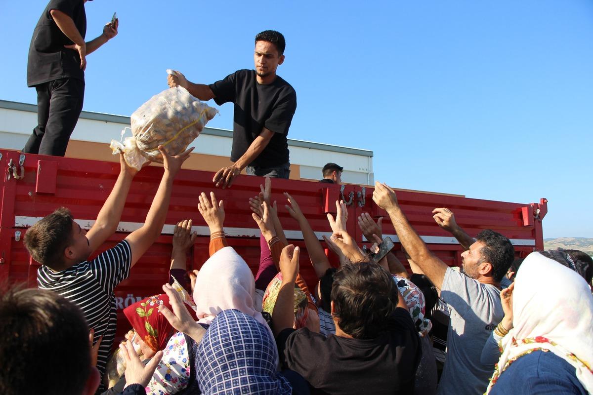 150 bin TL lik ürünü bedava dağıttı: Kapış kapış gitti 3