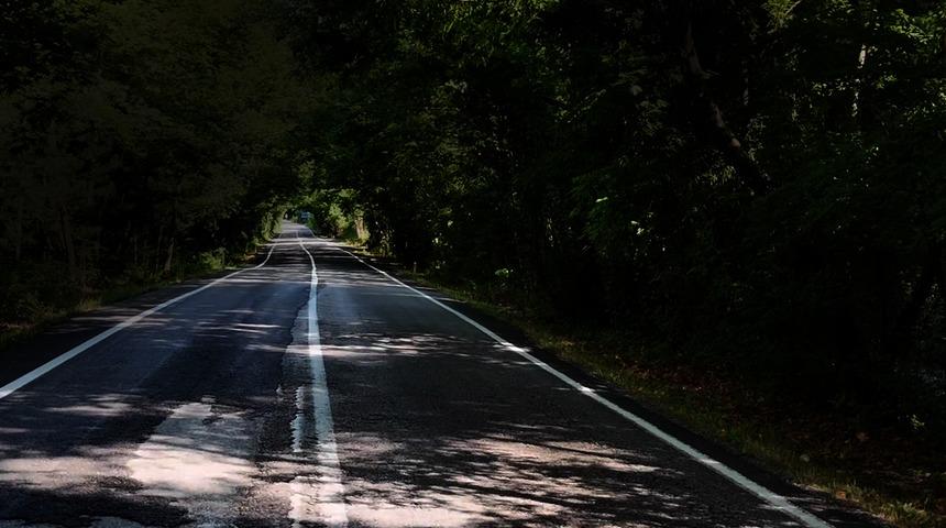 Betonsuz t&uuml;nel: 3 &uuml;lkede ikizi var! Her ge&ccedil;en durup fotoğraf &ccedil;ekiliyor