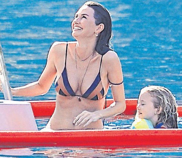 Yasemin Özilhan ailesiyle sezonu açtı! G2