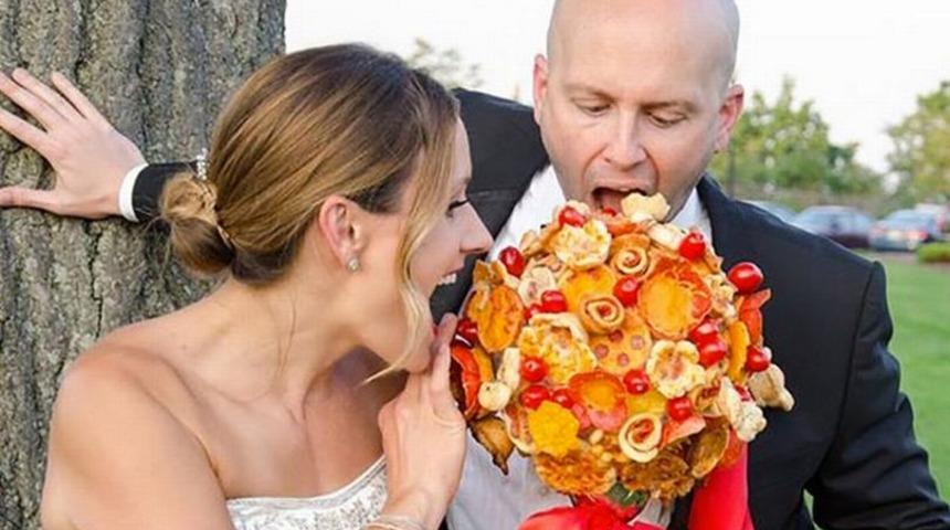 Gelin çiçeğinde yeni trend: Pizza buketi