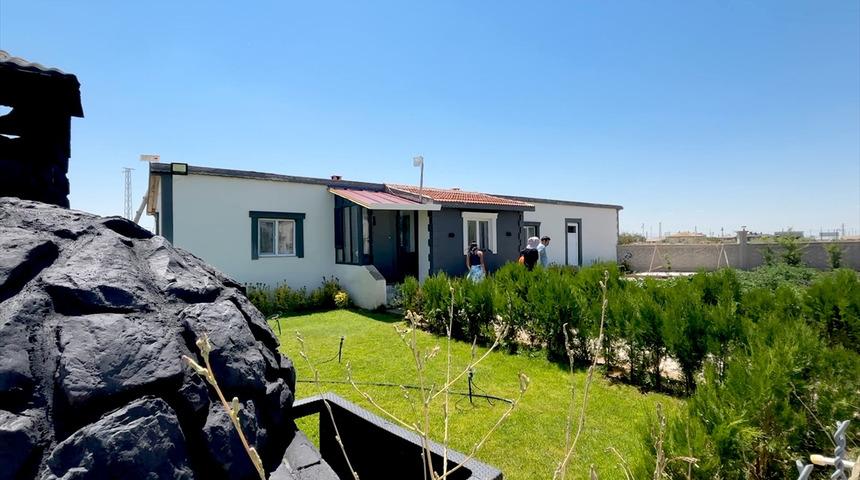 Bu 'otel' bedava, yeme i&ccedil;me de &uuml;cretsiz: Tek bir şey istiyorlar