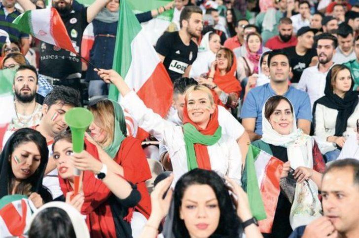 İran'da 38 yıl sonra bir ilk: Kadınlar stadyumda