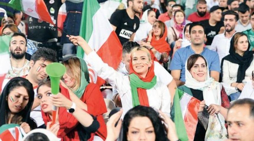 İran'da 38 yıl sonra bir ilk: Kadınlar stadyumda