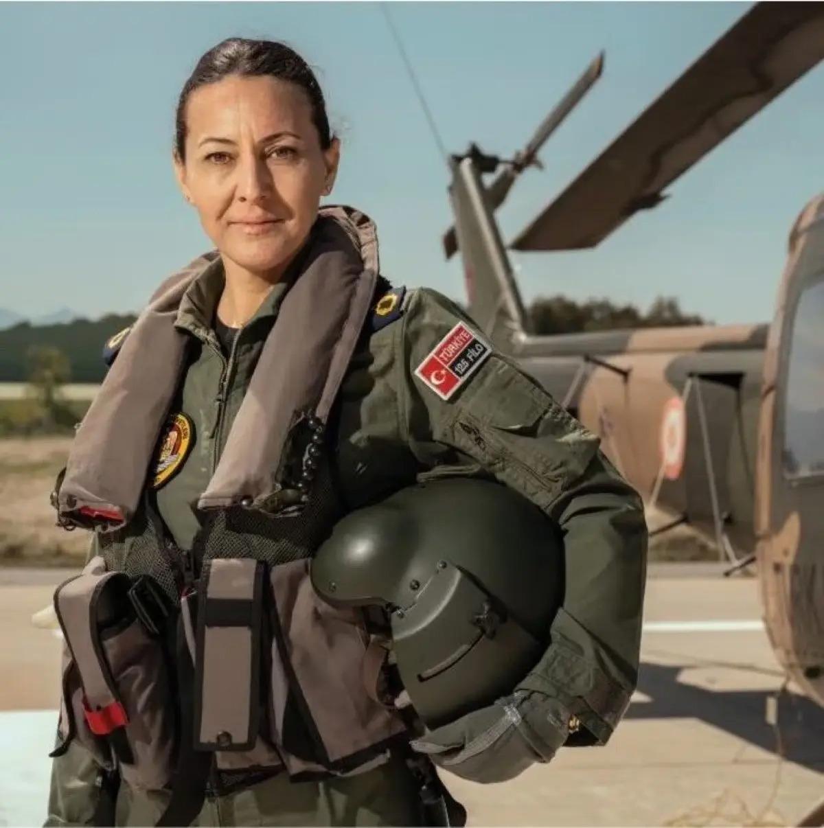 Tıp fak&uuml;ltesini bıraktı tarihe ge&ccedil;ti! İlk kadın generalimiz &Ccedil;anakkale kahramanının torunu &ccedil;ıktı 2