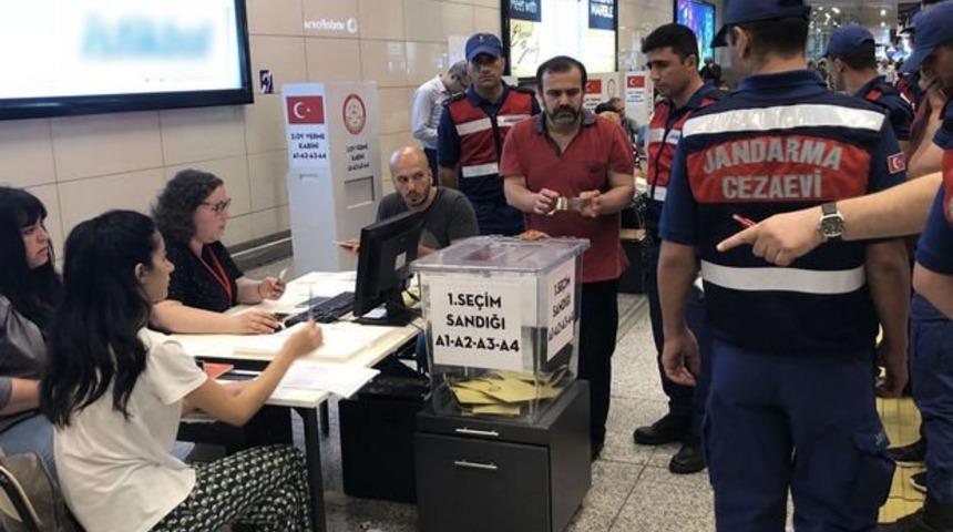 Tutuklular Atat&uuml;rk Havalimanı'nda oy kullandı 