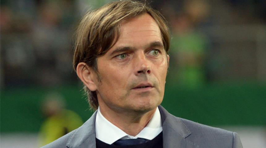 Cocu Fenerbahçe'ye kupalarla geliyor