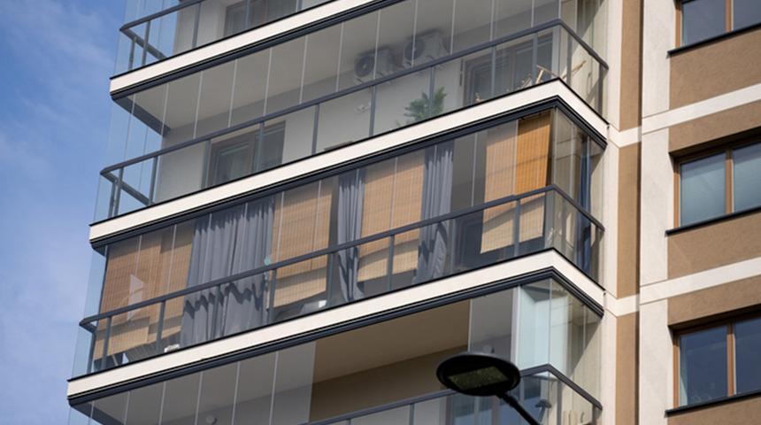Kayseri&rsquo;de Cam Balkon: KM Cam Balkon ile balkonlar d&ouml;rt mevsim kullanılabilen yaşam alanlarına d&ouml;n&uuml;ş&uuml;yor