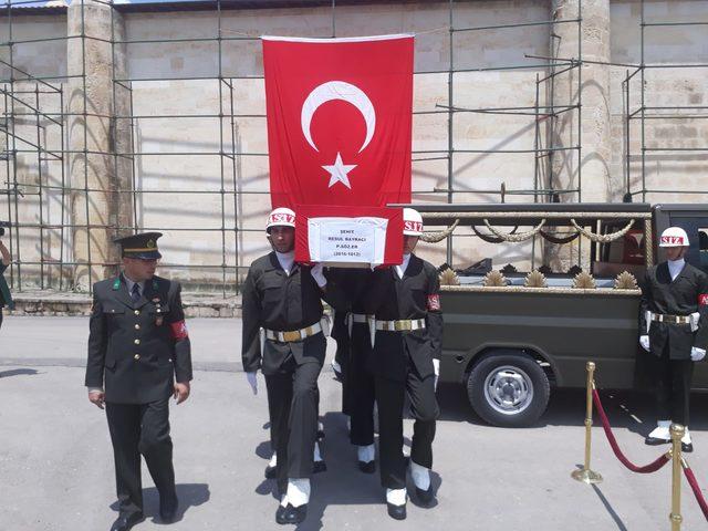 Şehit Sözleşmeli Er Bayracı, Erzincan'da gözyaşlarıyla uğurlandı