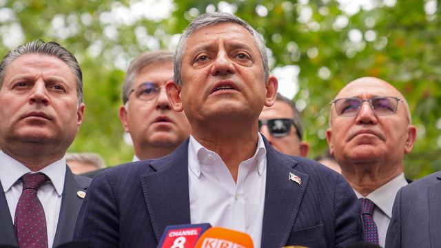 Son dakika | Özgür Özel'den 'çerçeve yasa' çıkışı: Özensiz ve kötü! İmza atma gibi bir çabamız yok