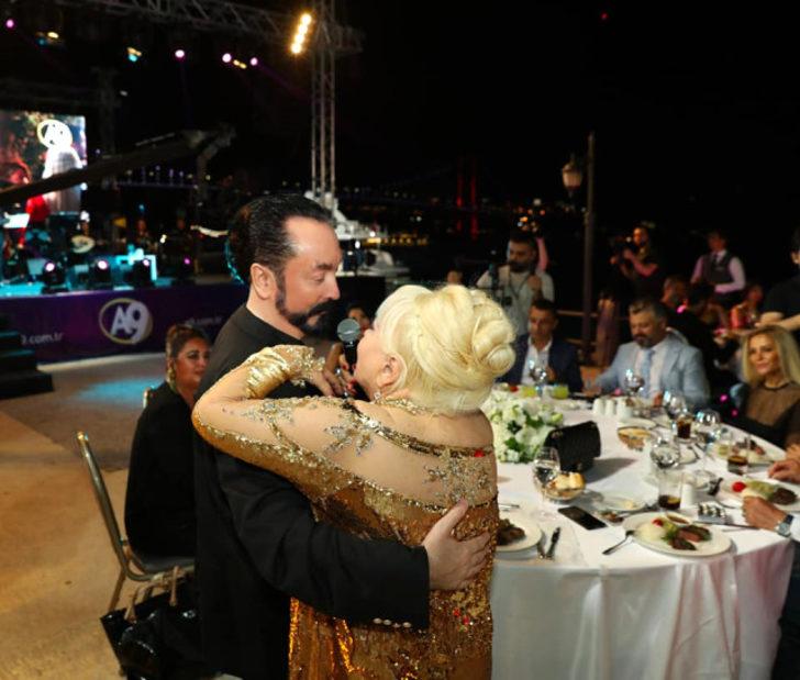 Adnan Oktar'ın görkemli davetine ünlü akını  G5