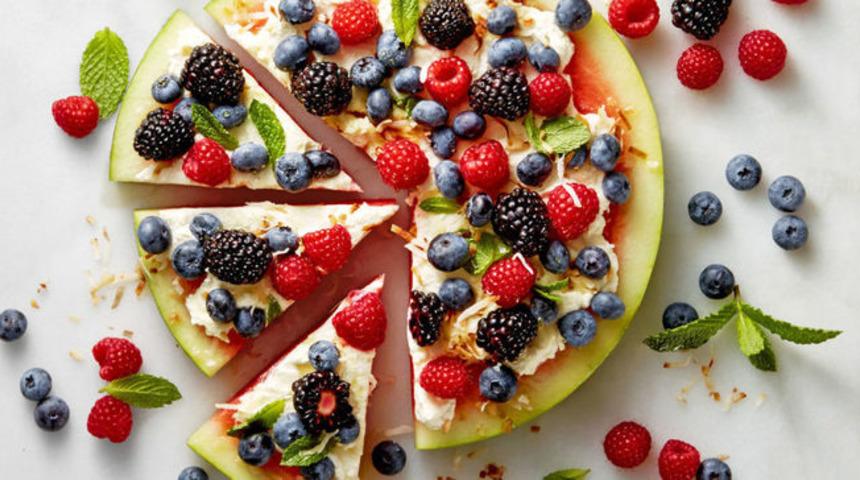 Sıcak yaz g&uuml;nlerinin vazge&ccedil;ilmezi karpuzla yapabileceğiz 6 farklı lezzet