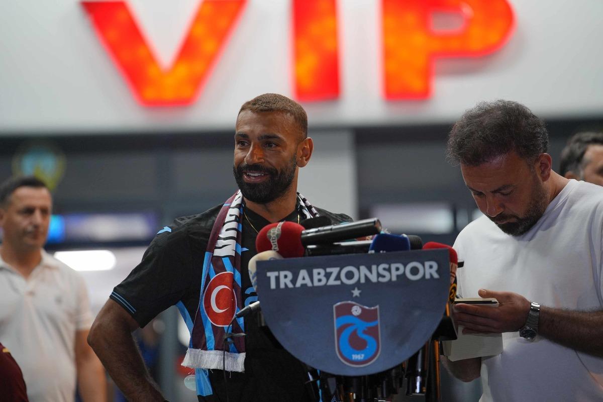 Trabzonlu teyze Mohamed Salah ı ilk kez g&ouml;rd&uuml;! S&ouml;yledikleri g&uuml;ld&uuml;rd&uuml; 1