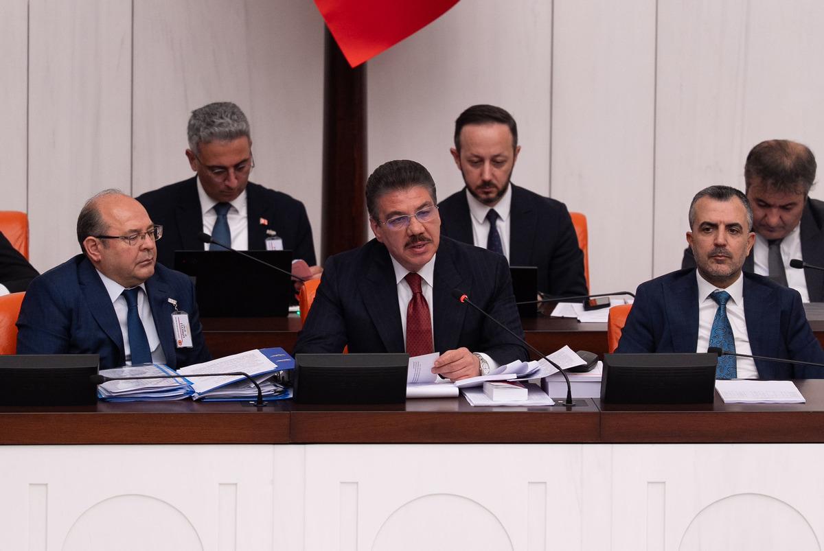 Su&ccedil;a s&uuml;r&uuml;klenen &ccedil;ocuklara ilişkin d&uuml;zenlemeleri i&ccedil;eren kanun teklifinin ilk 2 maddesi kabul edildi 2