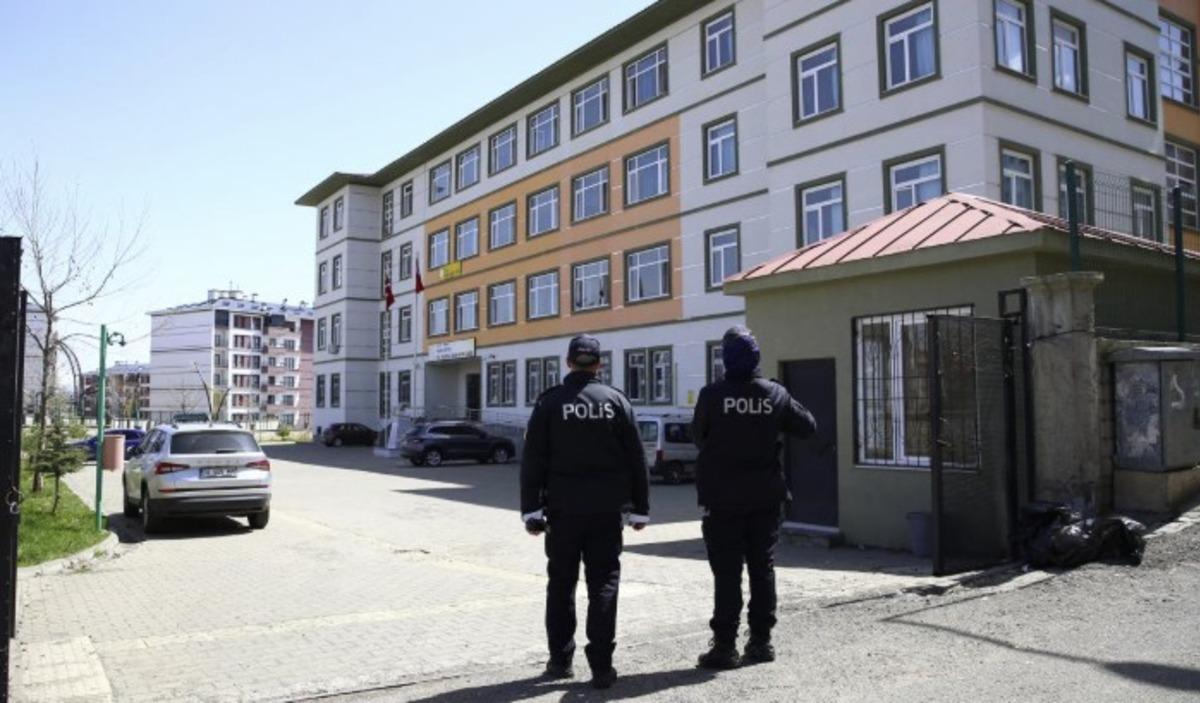 Okullarda yeni d&ouml;nem! 30 bin yeni personele bu yetki verilecek 1