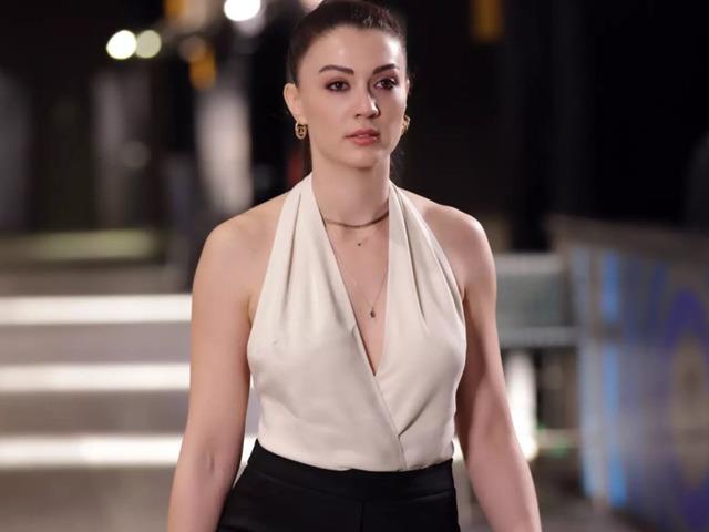 Yine &ccedil;ok şık! Tarzıyla hayranlarından tam not aldı