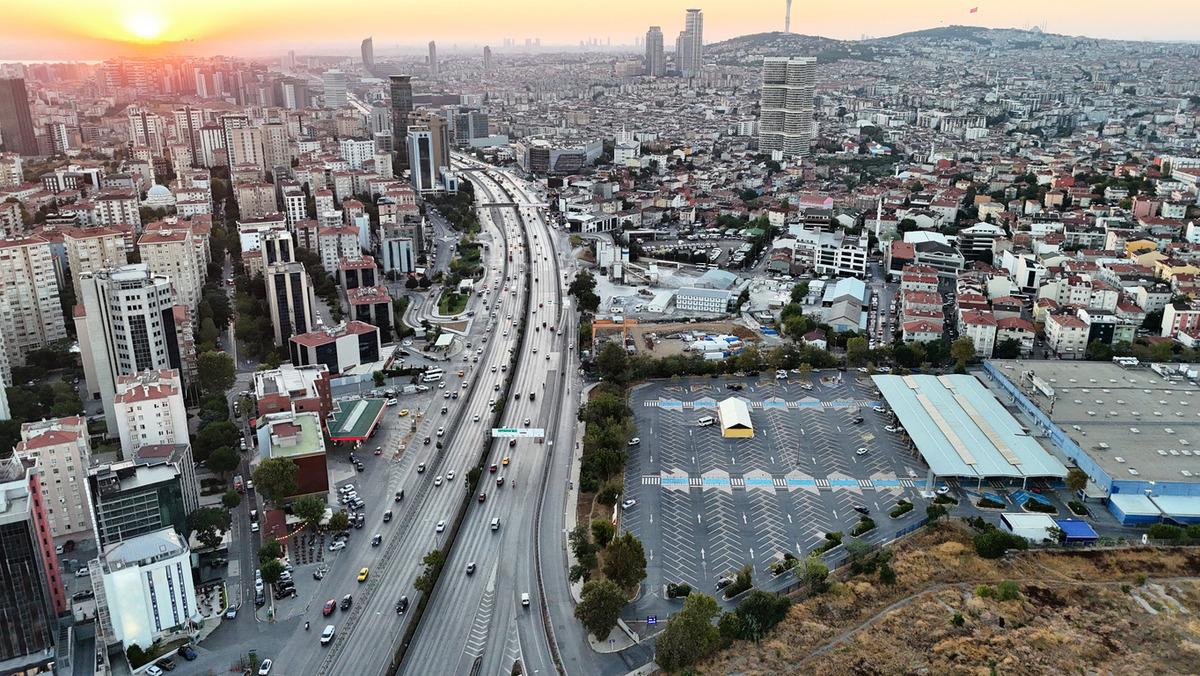 1+1 le yarışıyor: Evi, arabayı etkiledi! Duyan masadan kalkıyor 2