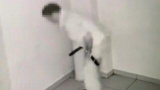 Sakarya'da tuvaletini iş merkezindeki çöpe yapan adam kameraları fark edemedi!