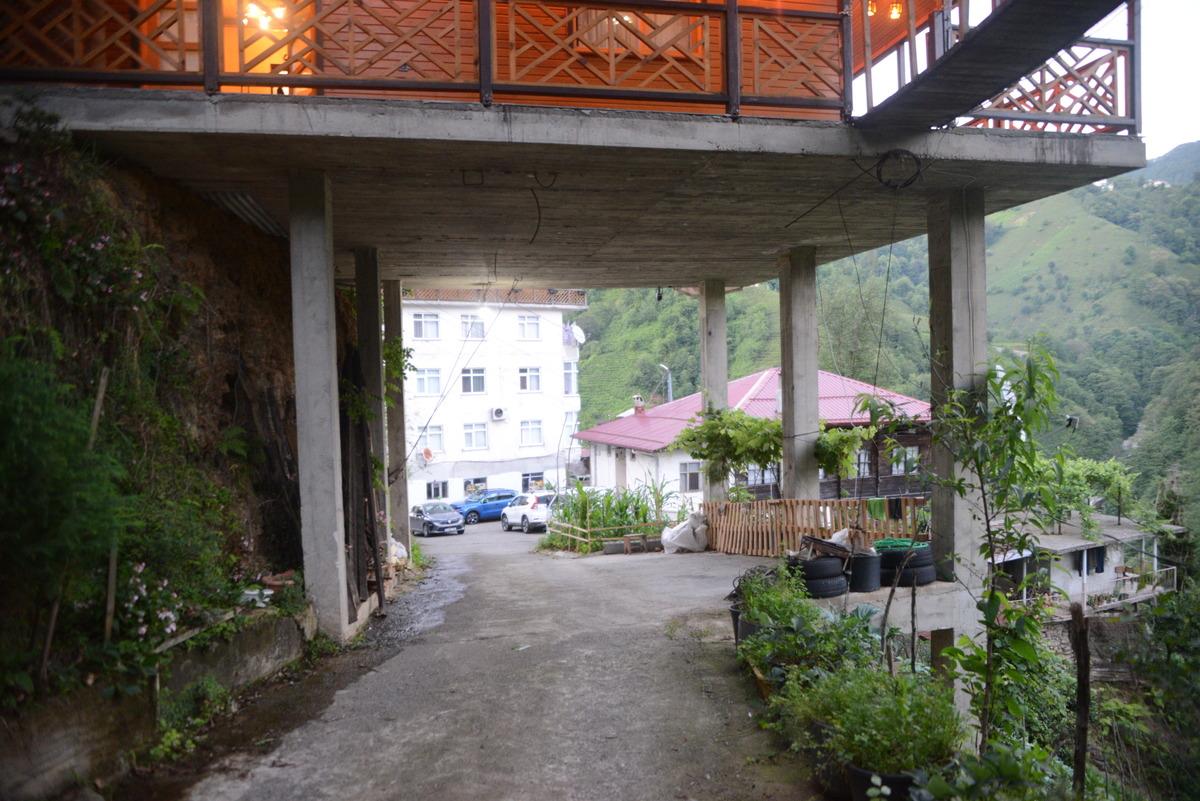 Karadeniz de şaşırtan tasarım: Altı yol üstü villa 1