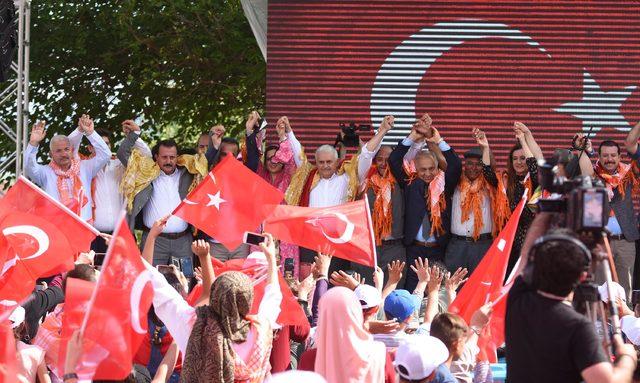 Başbakan Yıldırım, imar barışı için belediyeye başvuranların işlemini yaptı (3)