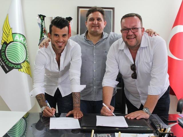 G&uuml;ray Vural imzayı attı