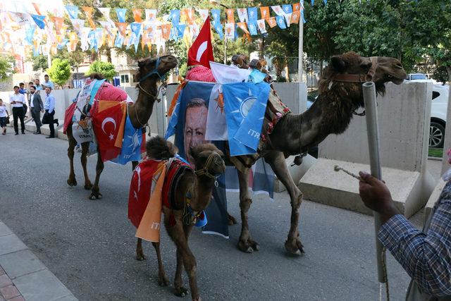 Develeriyle dolaşıp, Erdoğan'a destek istiyor