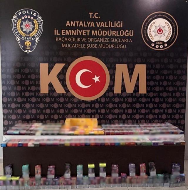 Antalya’da 22 adet kaçak tarihi eser yakalandı 5