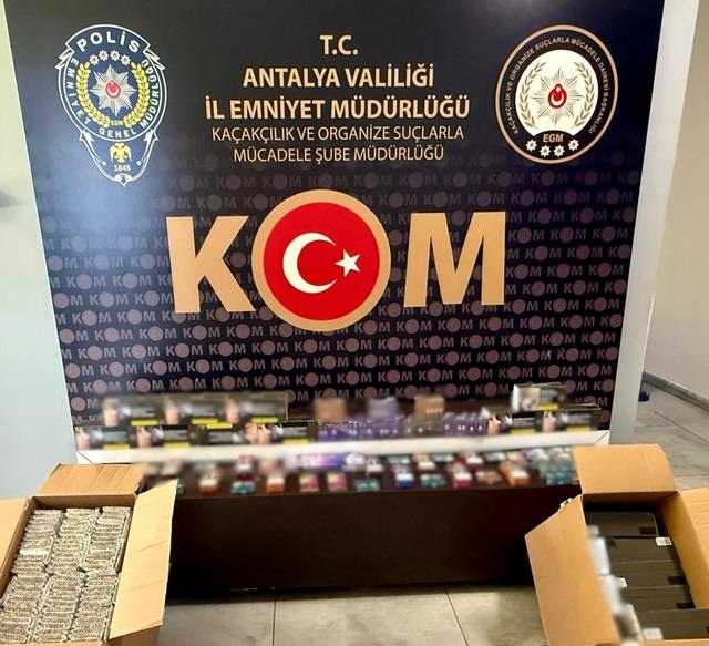 Antalya’da 22 adet kaçak tarihi eser yakalandı 1
