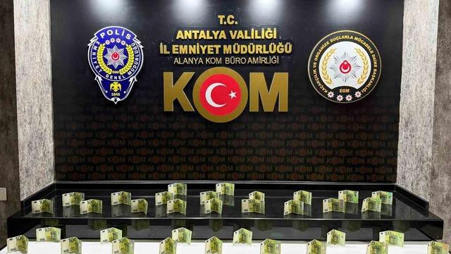 Antalya’da 22 adet kaçak tarihi eser yakalandı