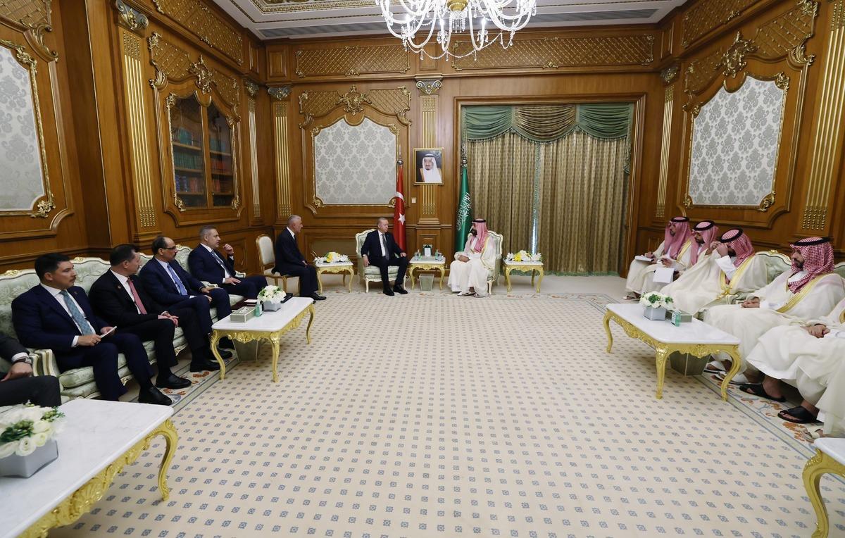 Son dakika | İmzalar atıldı! Cumhurbaşkanı Erdoğan Suudi Arabistan’da: 3 ülkeden kritik savunma hamlesi 3