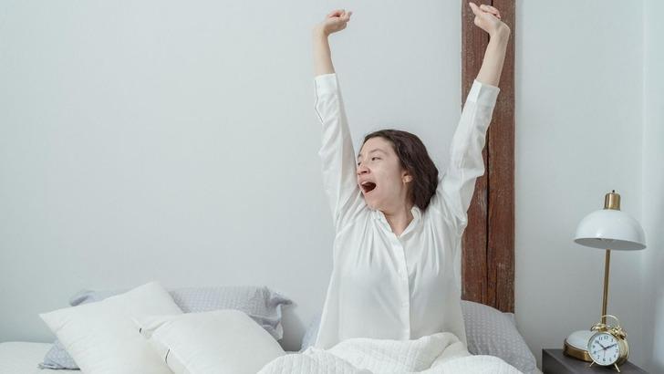 Sabah alarmın &ccedil;aldığında ilk yaptığın şey ne olur?