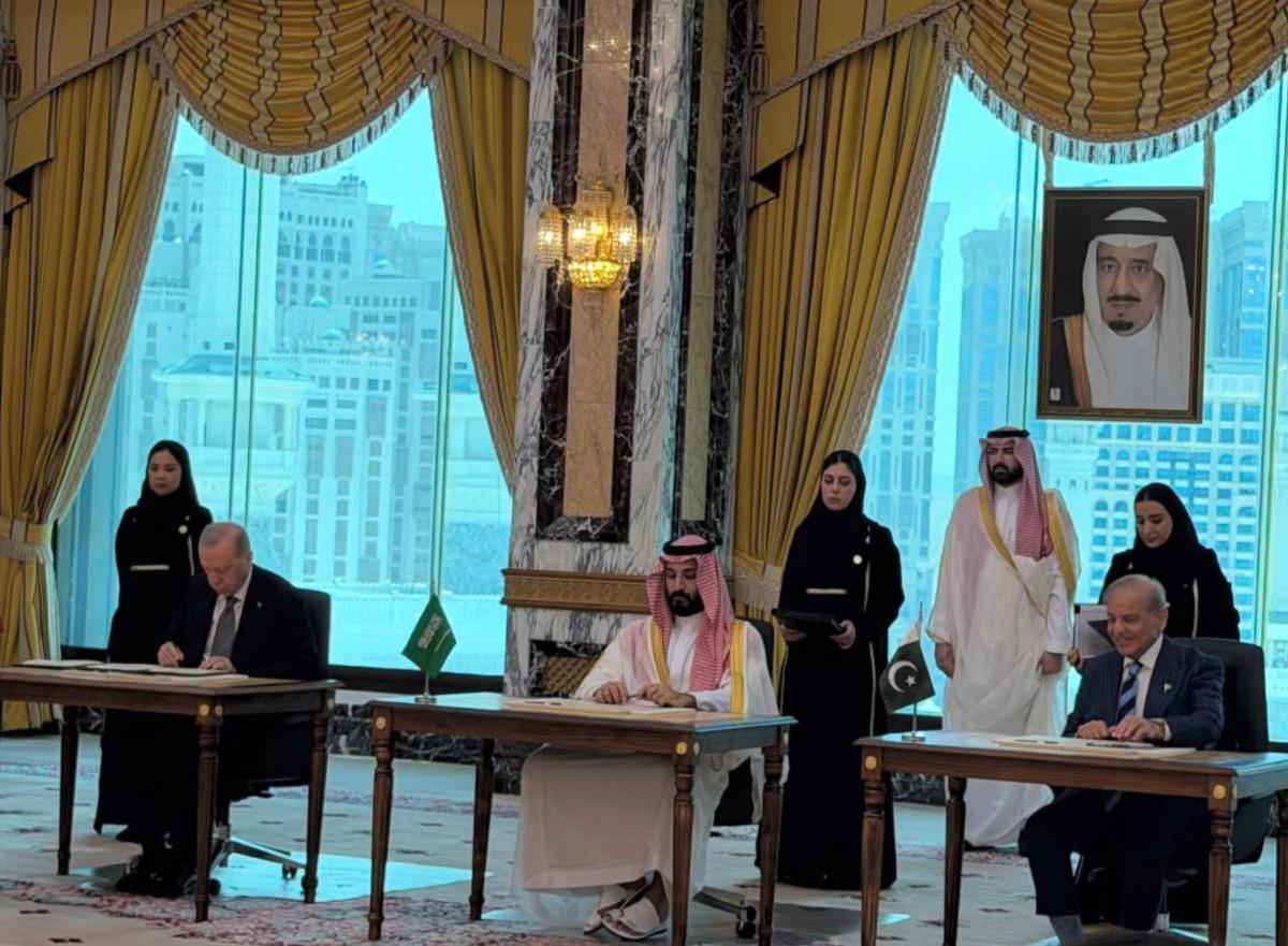 Son dakika | İmzalar atıldı! Cumhurbaşkanı Erdoğan Suudi Arabistan’da: 3 ülkeden kritik savunma hamlesi 7
