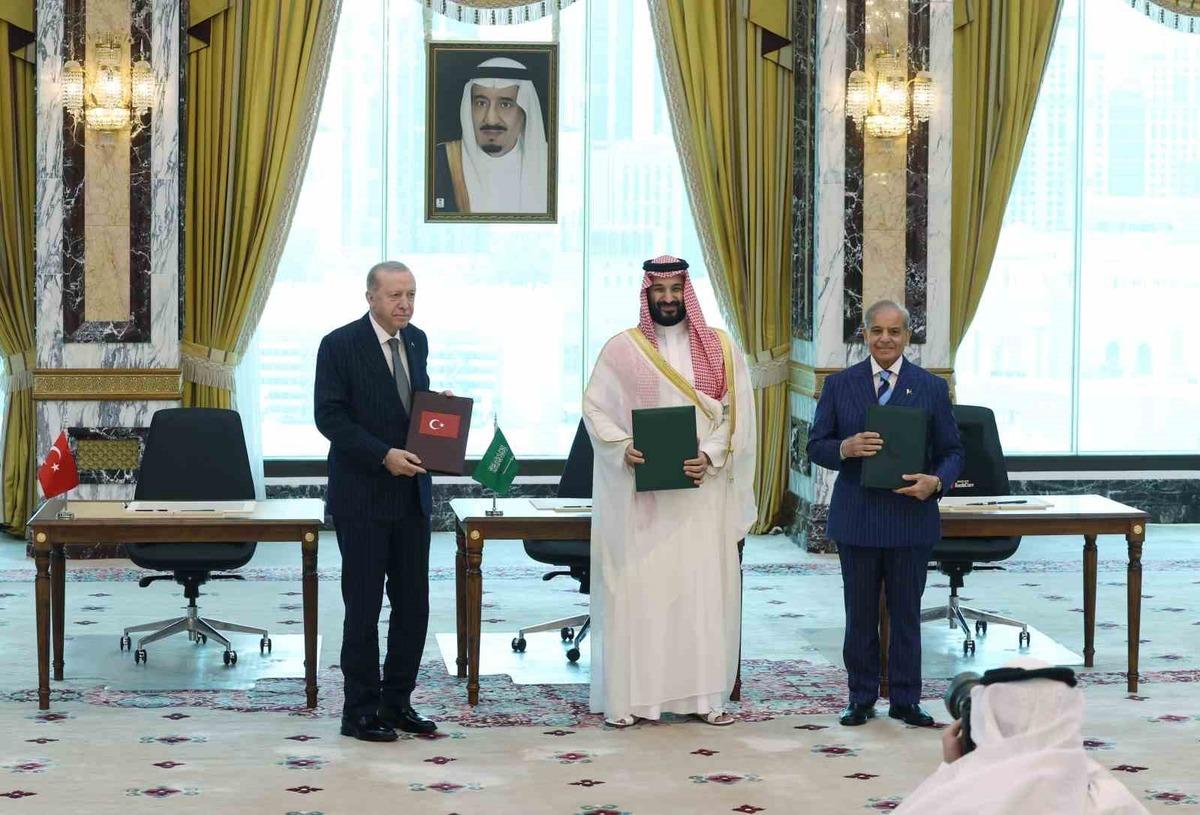 Son dakika | İmzalar atıldı! Cumhurbaşkanı Erdoğan Suudi Arabistan’da: 3 ülkeden kritik savunma hamlesi 7