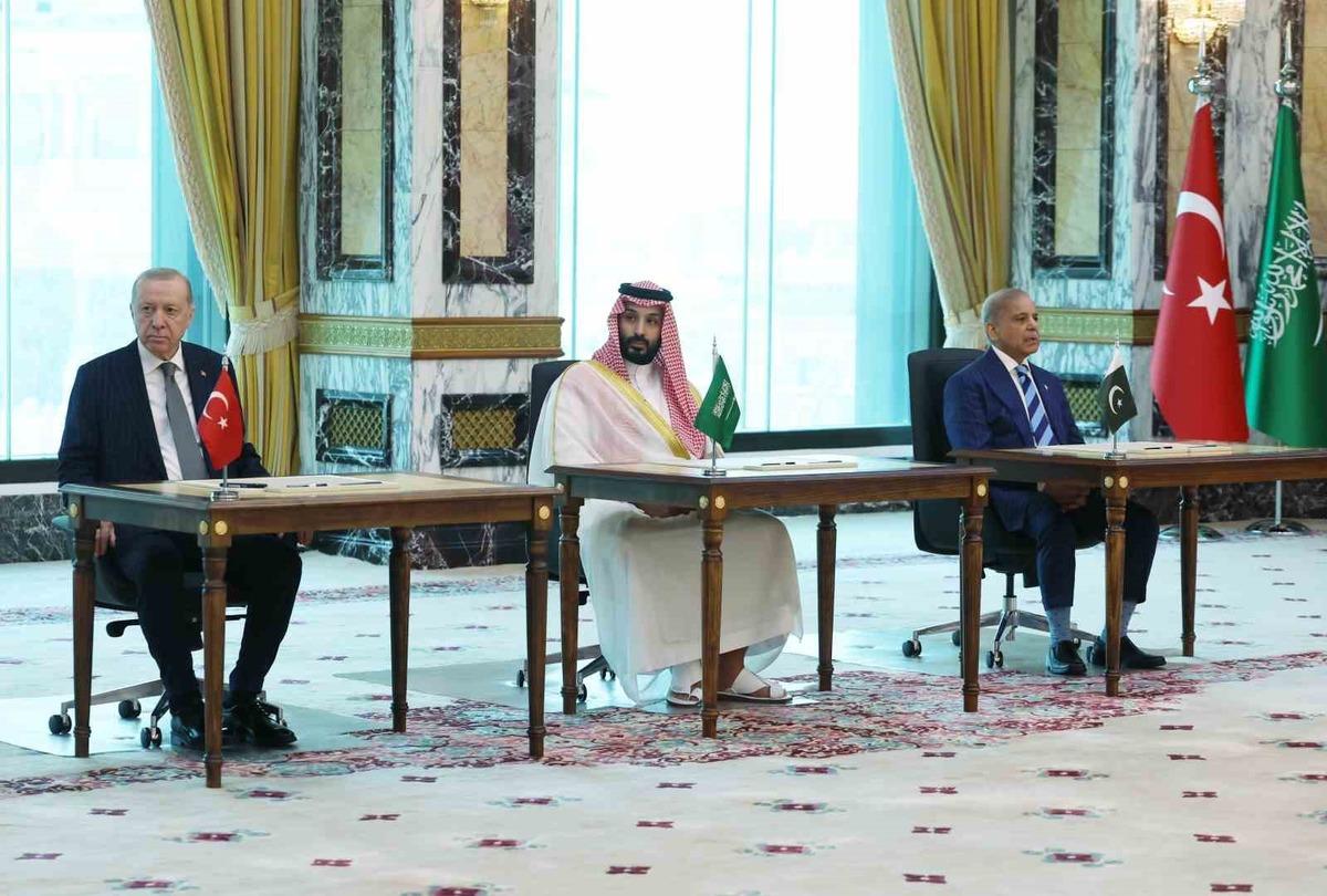 Son dakika | İmzalar atıldı! Cumhurbaşkanı Erdoğan Suudi Arabistan’da: 3 ülkeden kritik savunma hamlesi 8
