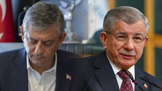 Özgür Özel'in yeni makam odasında Ahmet Davutoğlu detayı