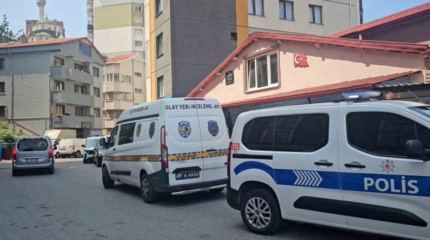 39 yaşındaki adam evinde &ouml;l&uuml; bulundu