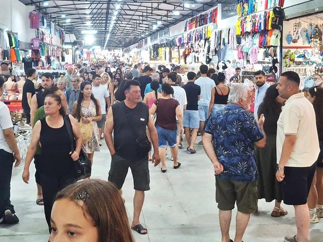 Akın ettiler, adım atacak yer kalmadı: En yoğun g&uuml;n