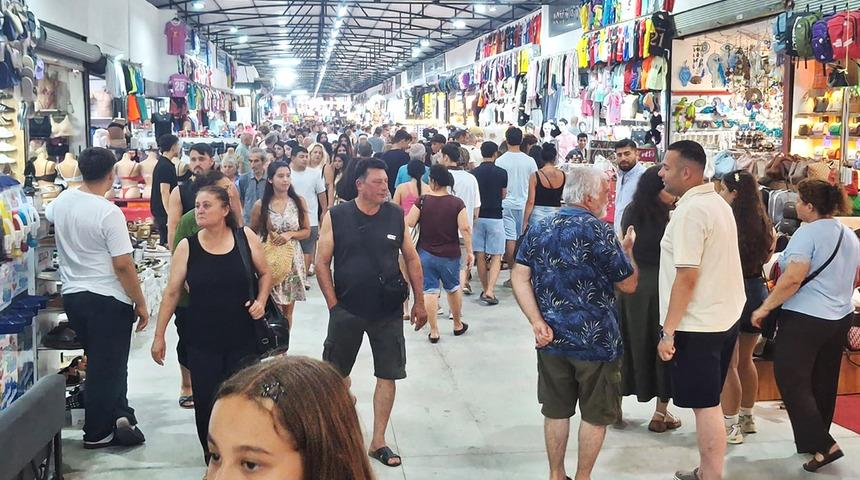 Akın ettiler, adım atacak yer kalmadı: En yoğun g&uuml;n