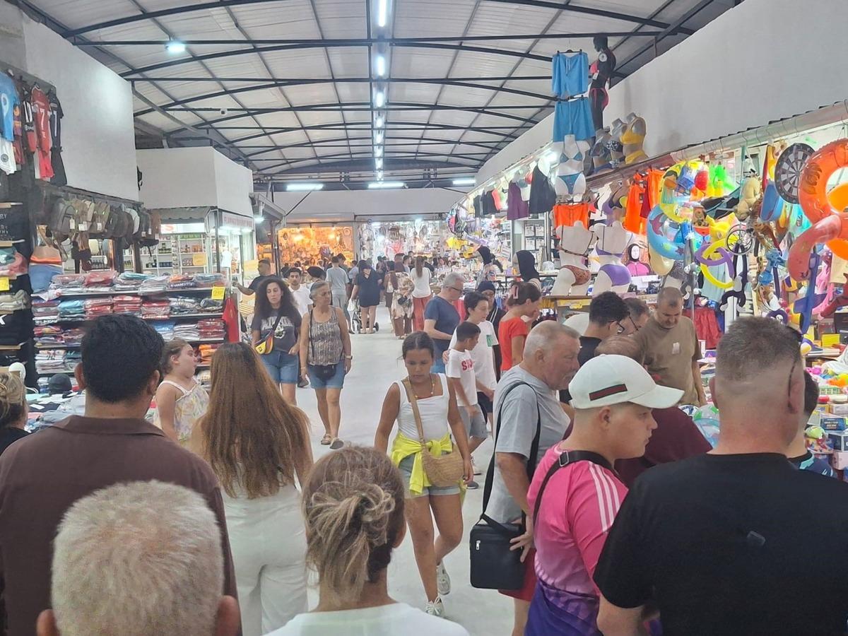 Akın ettiler, adım atacak yer kalmadı: En yoğun g&uuml;n 2