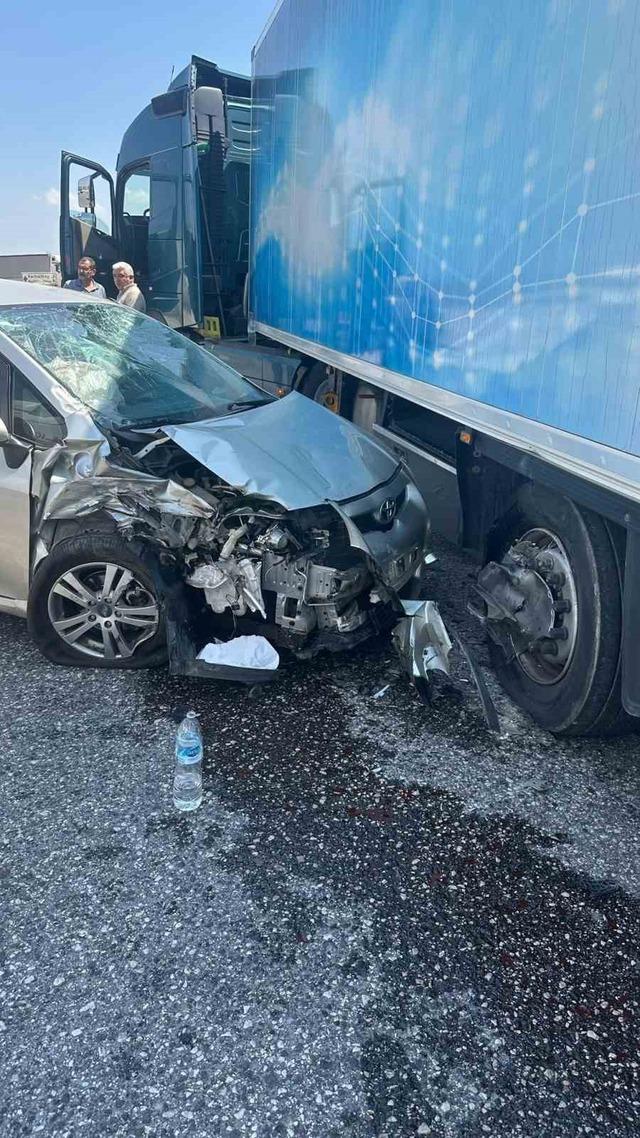 Kapıkule yolunda otomobil ile tır &ccedil;arpıştı: 1 yaralı 3