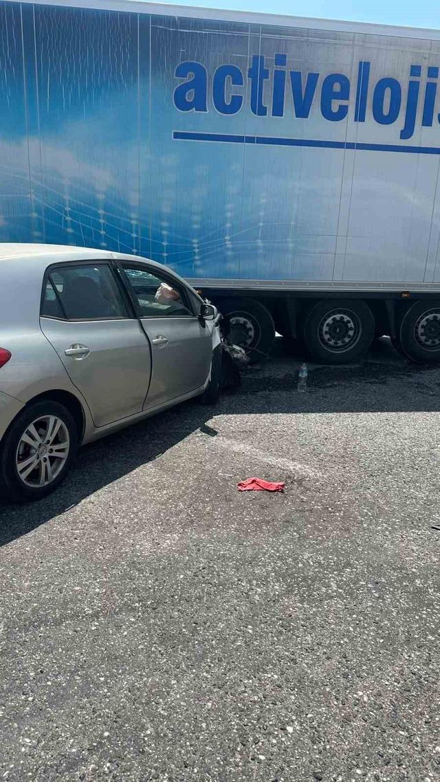 Kapıkule yolunda otomobil ile tır &ccedil;arpıştı: 1 yaralı 1