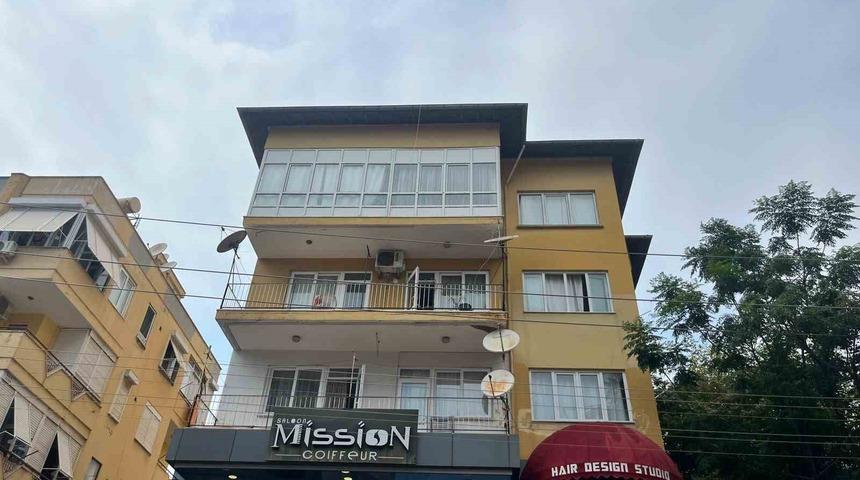 Alanya&rsquo;da balkonda &ccedil;ıkan yangın paniğe neden oldu